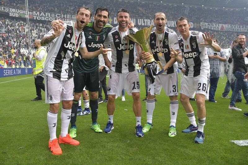 CLB Juventus: Lịch sử đội bóng vĩ đại nhất nước Ý 6 Đội bóng này đã giành 2 chức vô địch Intercontinental Cup vào các năm 1985 và 1996