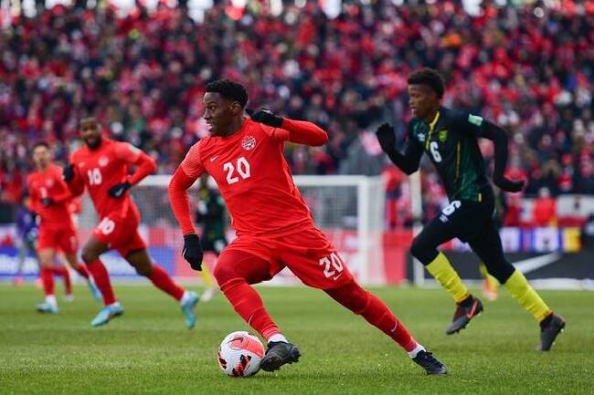 Màn so tài Canada vs Ukraine